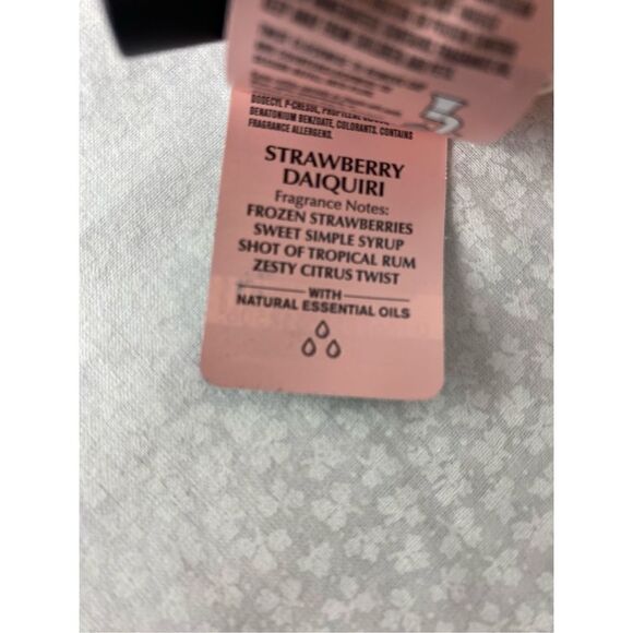 Bath and Body Works BUNNY Wallflower and 4 STRAWBERRY DAIQUIRI Refills - Picture 6 of 10